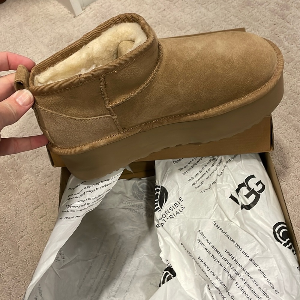 Ultra mini platform Ugg size 6 women NWT